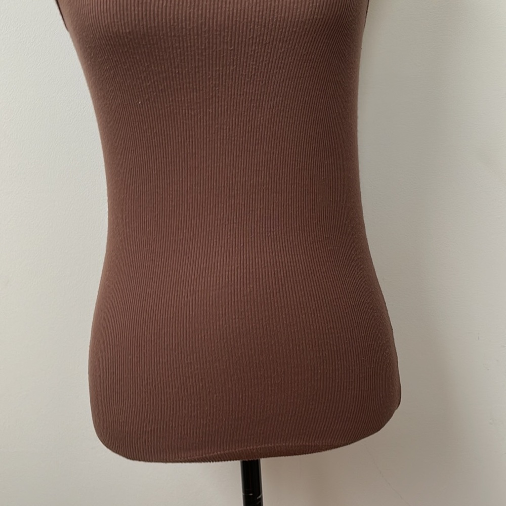 The Limited Set Of Two Ribbed Tanks - Picture 4 of 15